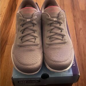 Skechers women's Sneakers - Gray with Pink Accents